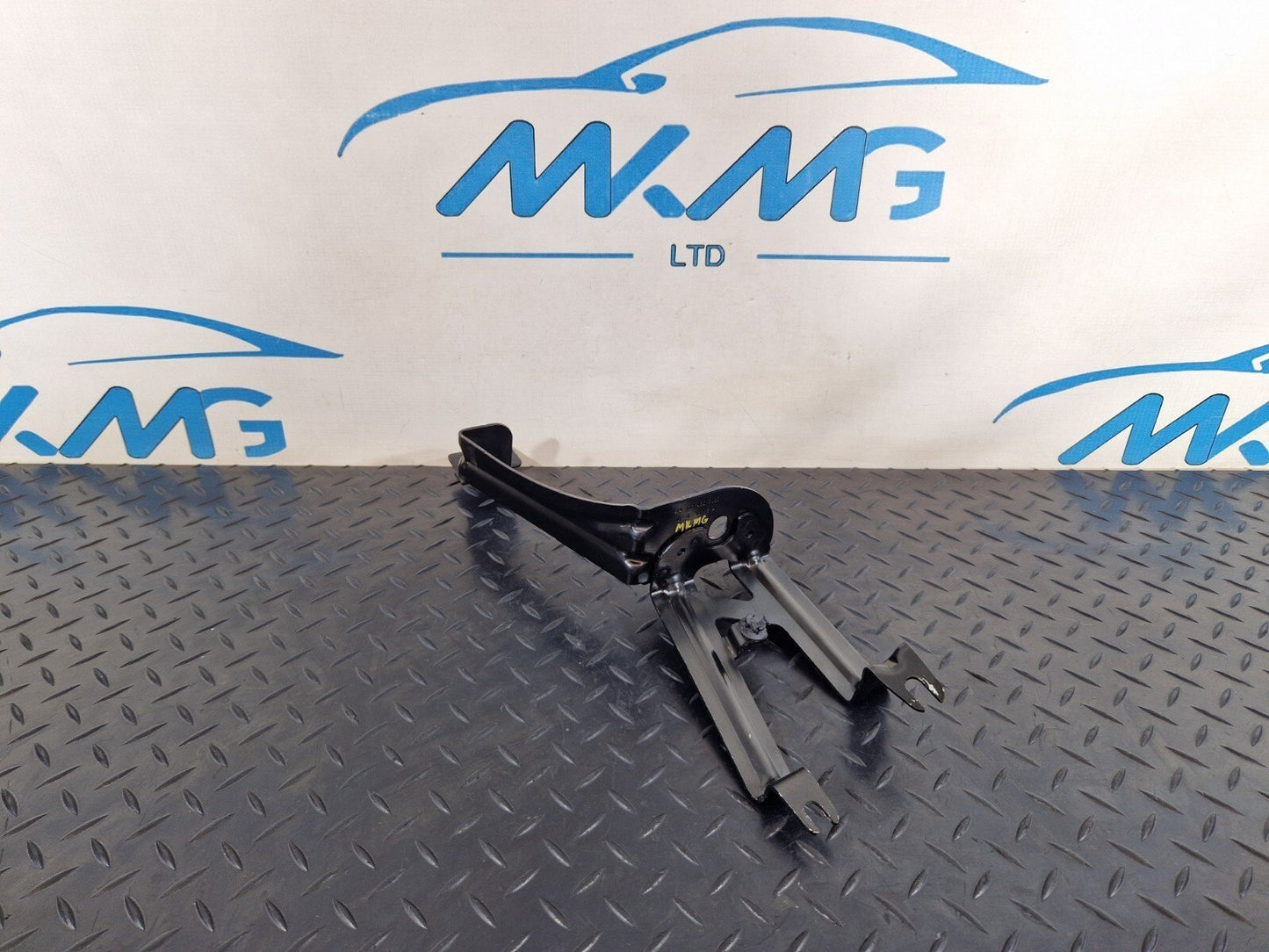 18-ON MERCEDES BENZ A CLASS W177 ABS PUMP MOUNT BRACKET SUPPORT A1774303400