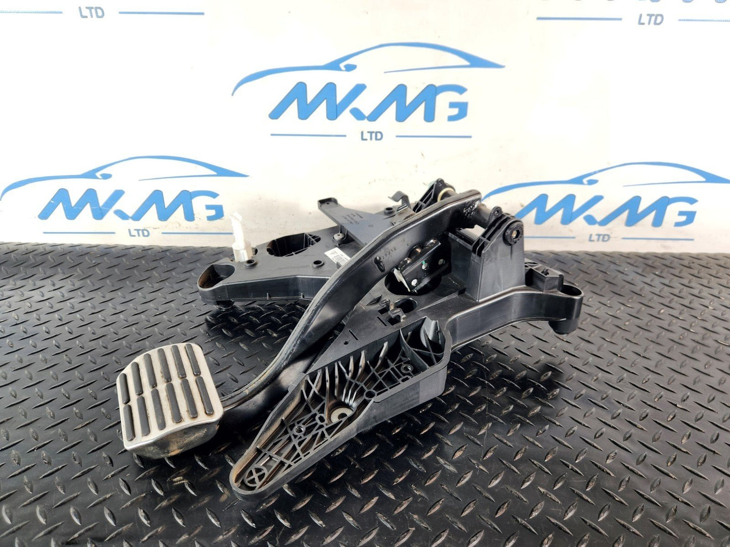 10-18 VW TOUAREG 7P GENUINE BRAKE PEDAL 7P0959116A