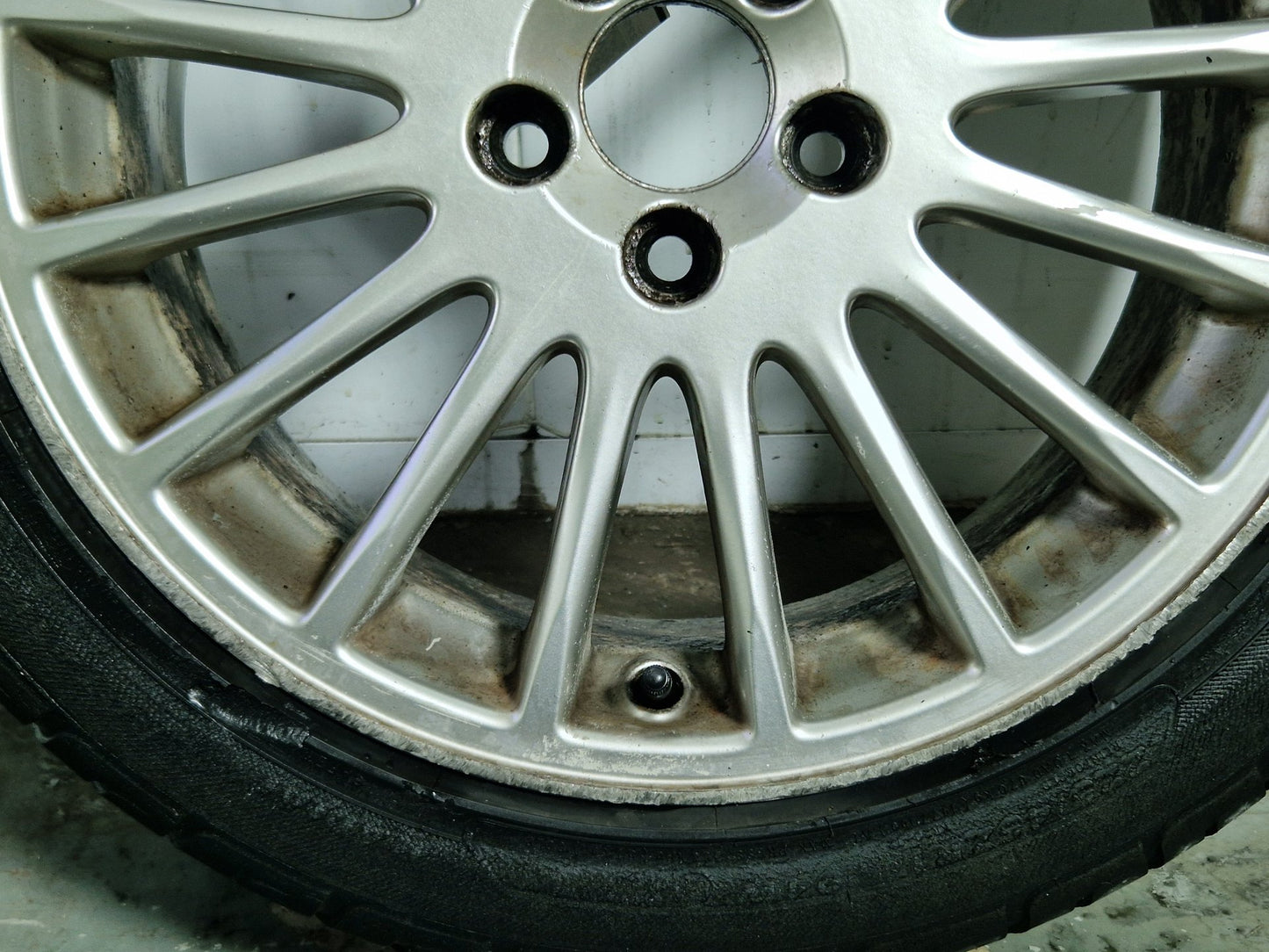 Volvo S60 MK1 17" Alloy Wheel with Tyre 225/45/17 ~4mm 8623719