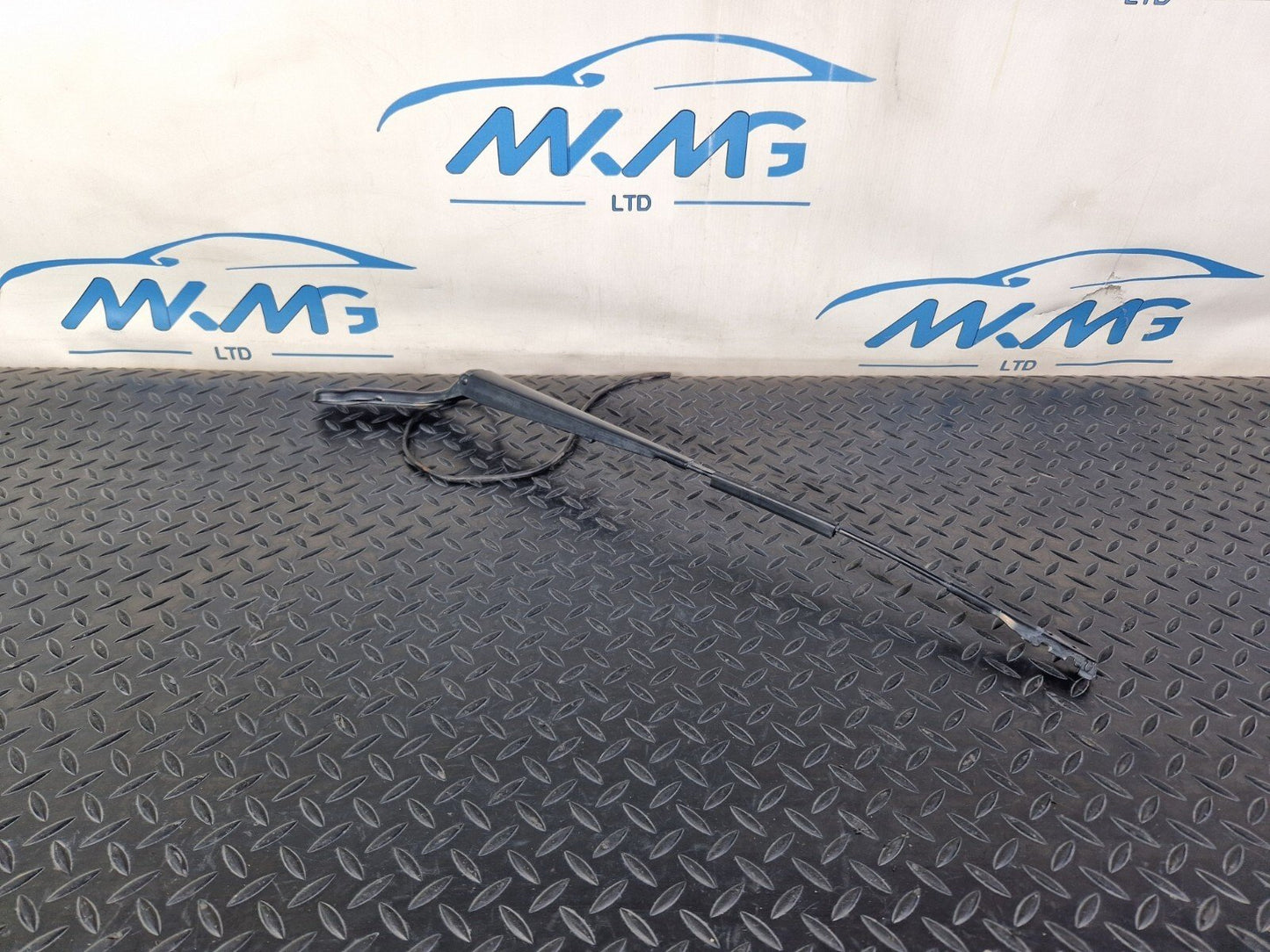 18-ON MERCEDES BENZ SPRINTER W907 WIPER ARM LEFT SIDE N/S A9108203500