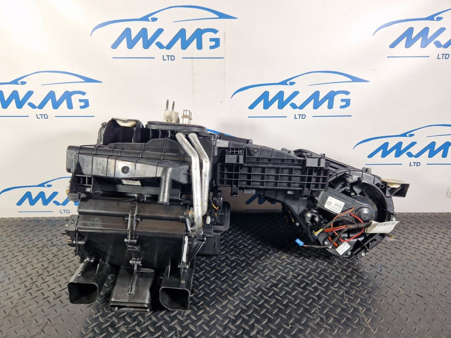 14-20 MERCEDES BENZ GLA X156 AIR CON HEATER MATRIX HOUSING BOX A2468302302