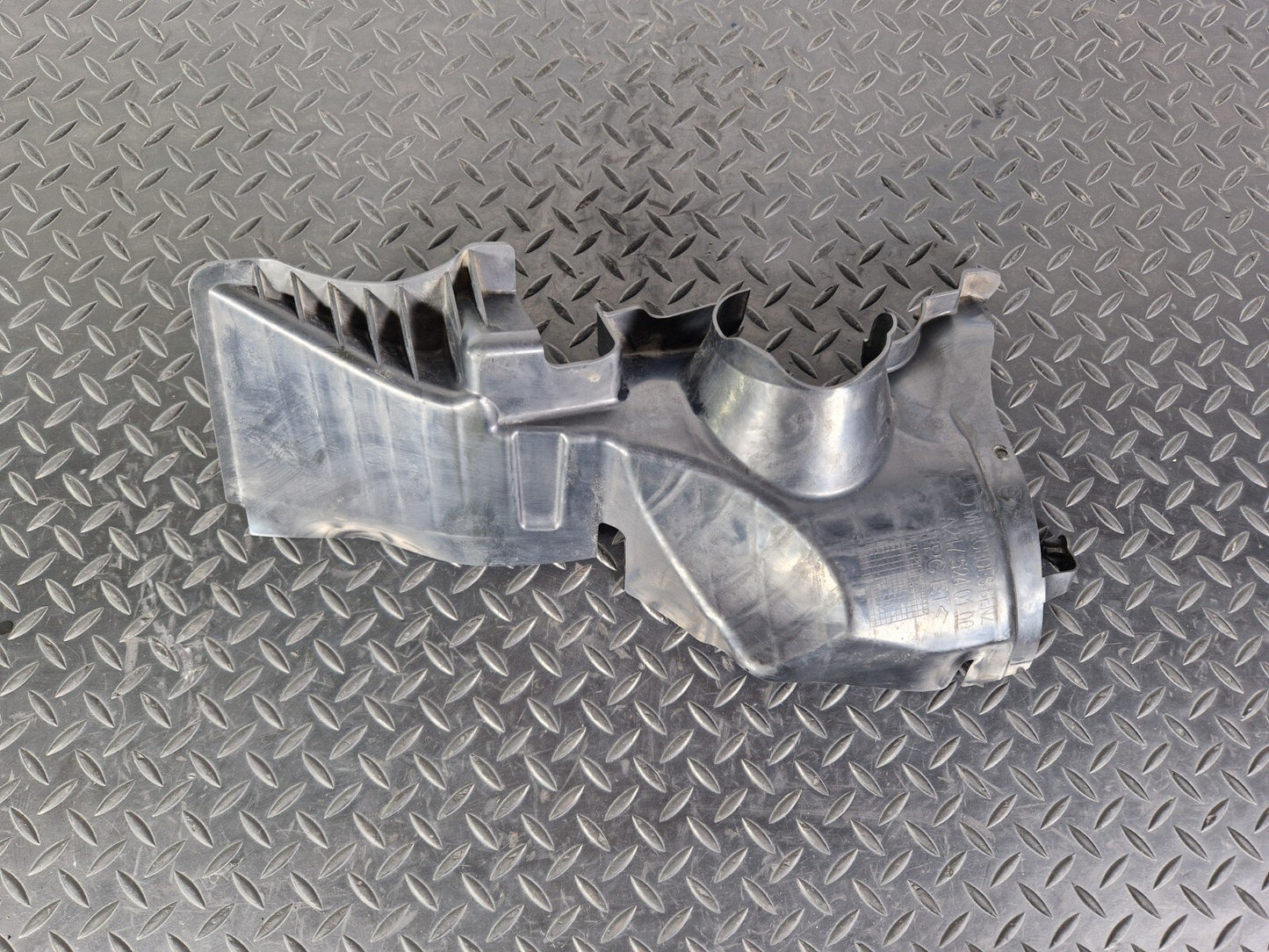 18-ON MERCEDES BENZ A CLASS W177 UNDERTRAY SUBFRAME TRIM SHIELD A2475240100
