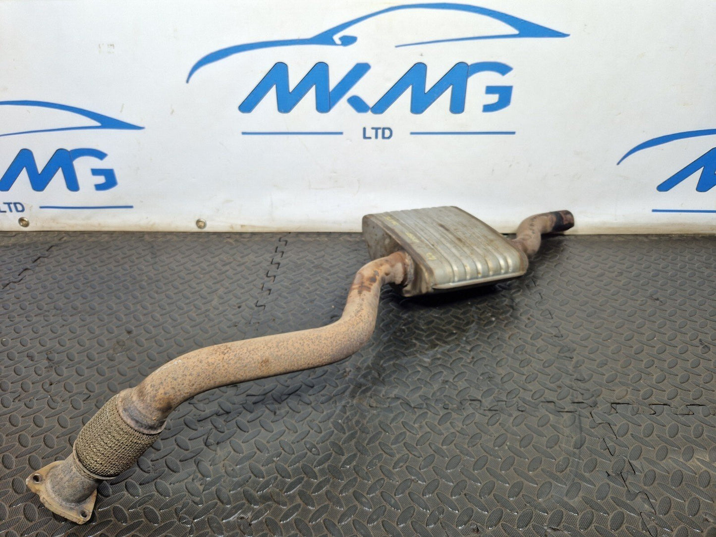 16-ON AUDI A4 B9 EXHAUST SILENCER CENTRE BOX 8W0253211F
