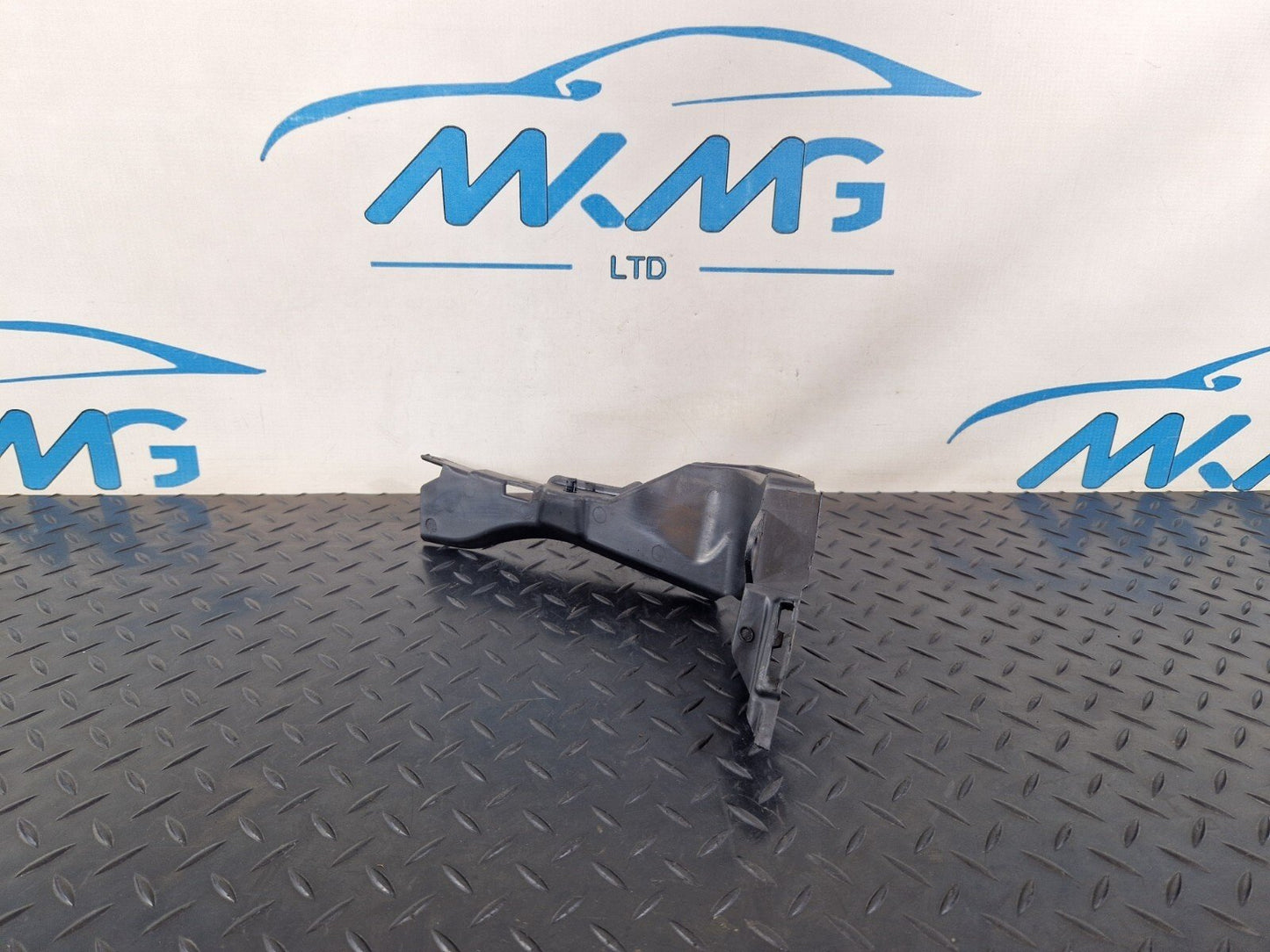 14-21 MERCEDES BENZ C300h W205 FRONT BUMPER MOUNTING BRACKET RIGHT A2058853965