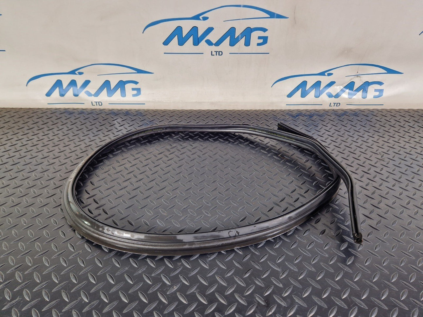 18-ON MERCEDES SPRINTER W907 BONNET RUBBER SEALING GASKET SEAL A9108871100