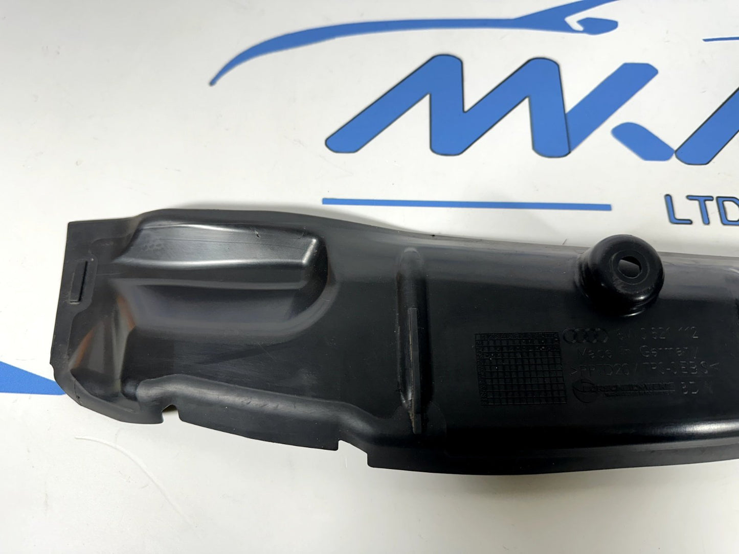 16-19 AUDI A4 B9 SALOON GENUINE FRONT RIGHT WING FILLER INSULATOR 8W0821112