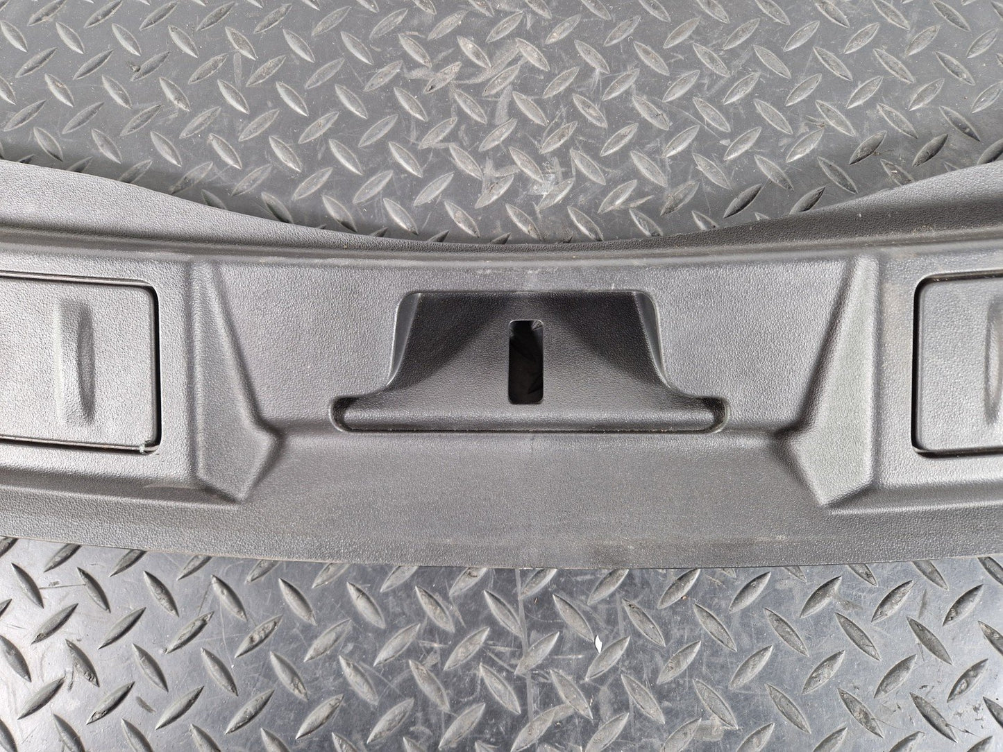 19-ON RANGE ROVER EVOQUE L551 GENUINE TAILGATE LANDING PANEL COVER K8D2113A10
