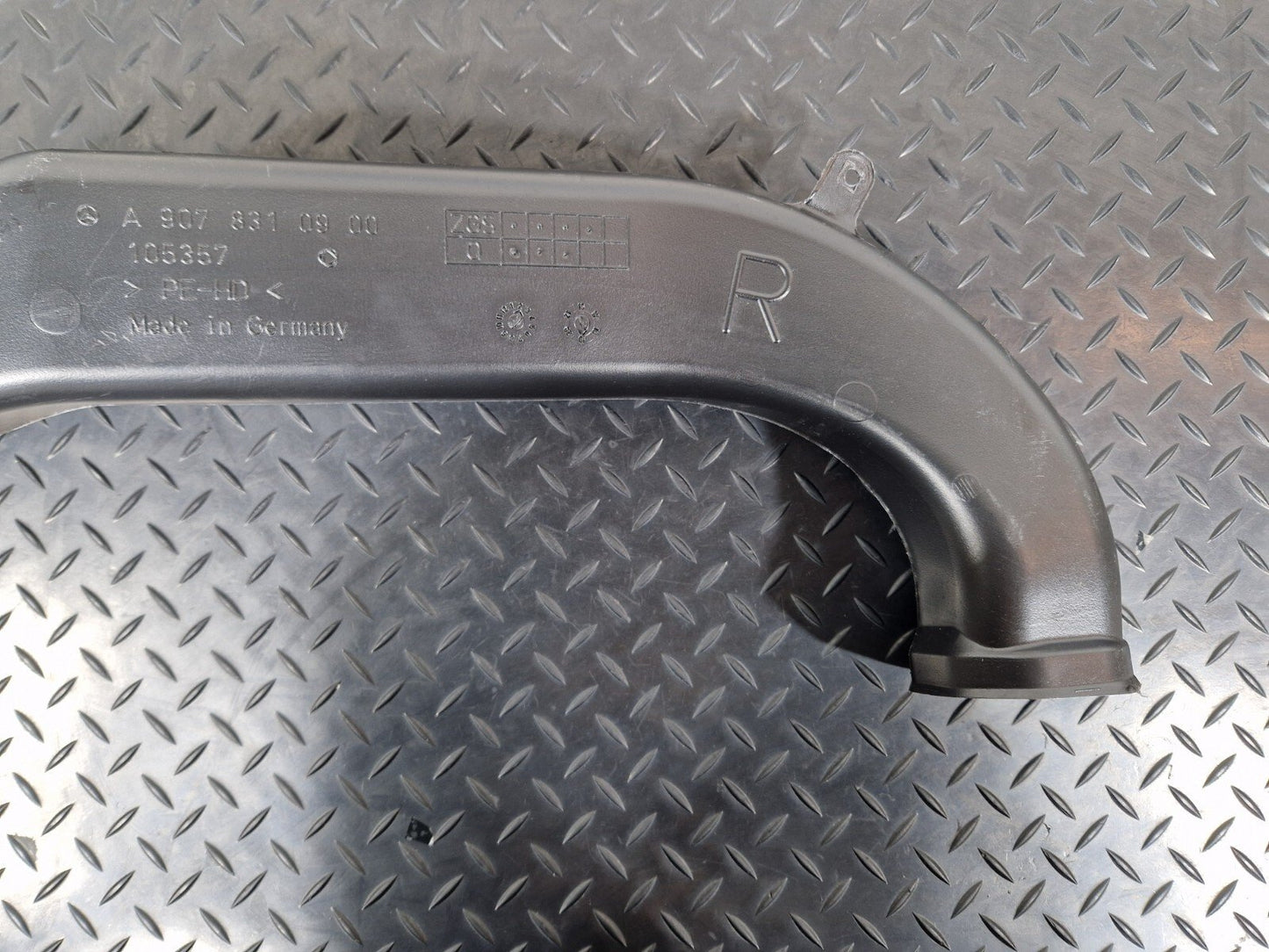 18-ON MERCEDES BENZ SPRINTER W907 CABIN AIR DUCT CHANNEL A9078310900