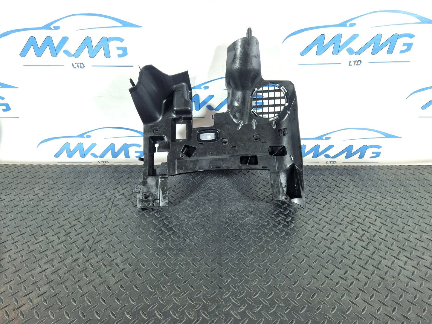 Mercedes-Benz Unknown Part Type A2056801004