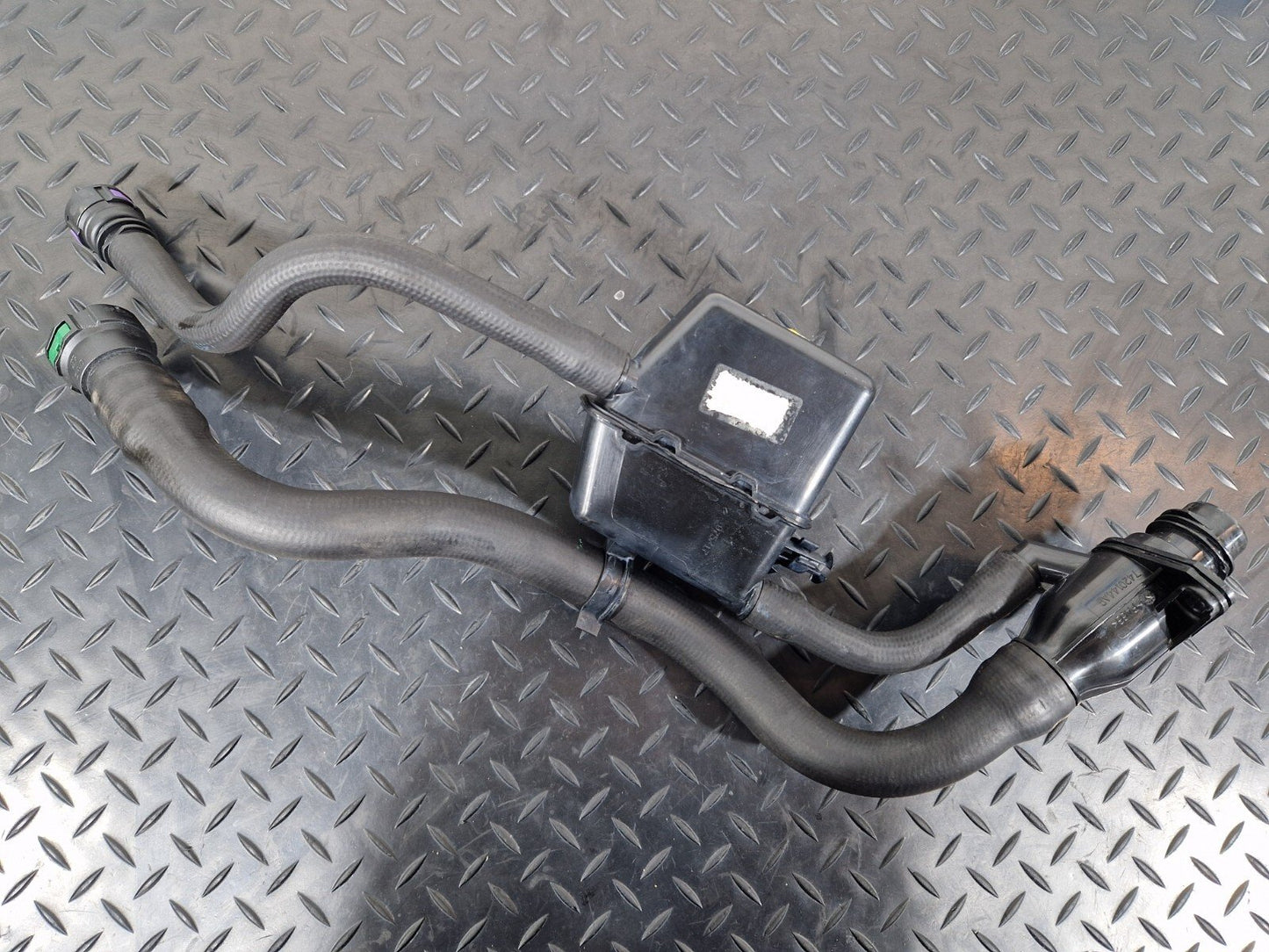 16-19 AUDI A4 B9 GENUINE 2.0TDI ADBLUE TANK FILLING HOSES 8W0131963A