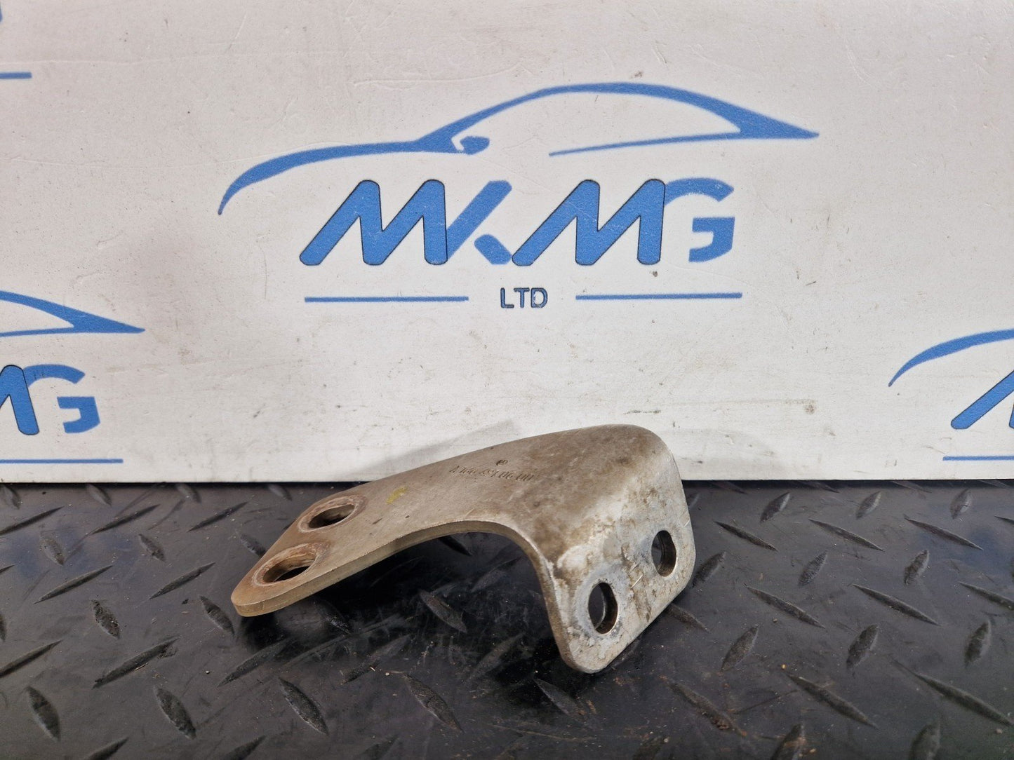16-19 MERCEDES BENZ GLE W166 GENUINE RIGHT O/S EXHAUST BRACKET A1664910600