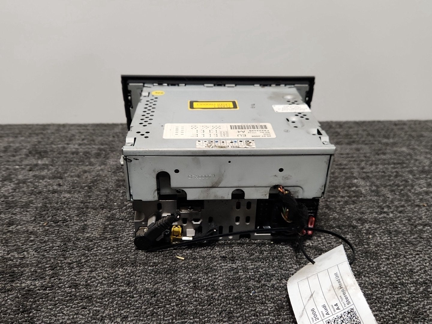 Audi A4 B7 Genuine Radio Stereo CD Player Head Unit 8E0035195AB