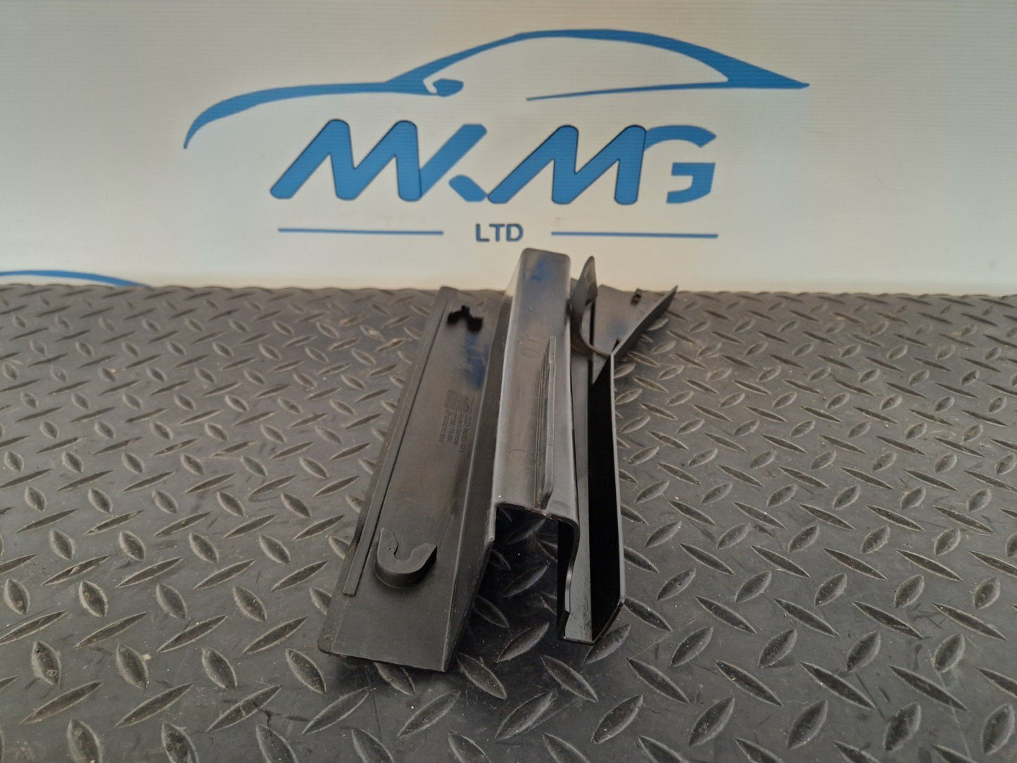 16-20 AUDI Q7 4M GENUINE RIGHT O/S HOOD ENGINE COVER TRIM 4M0805700A
