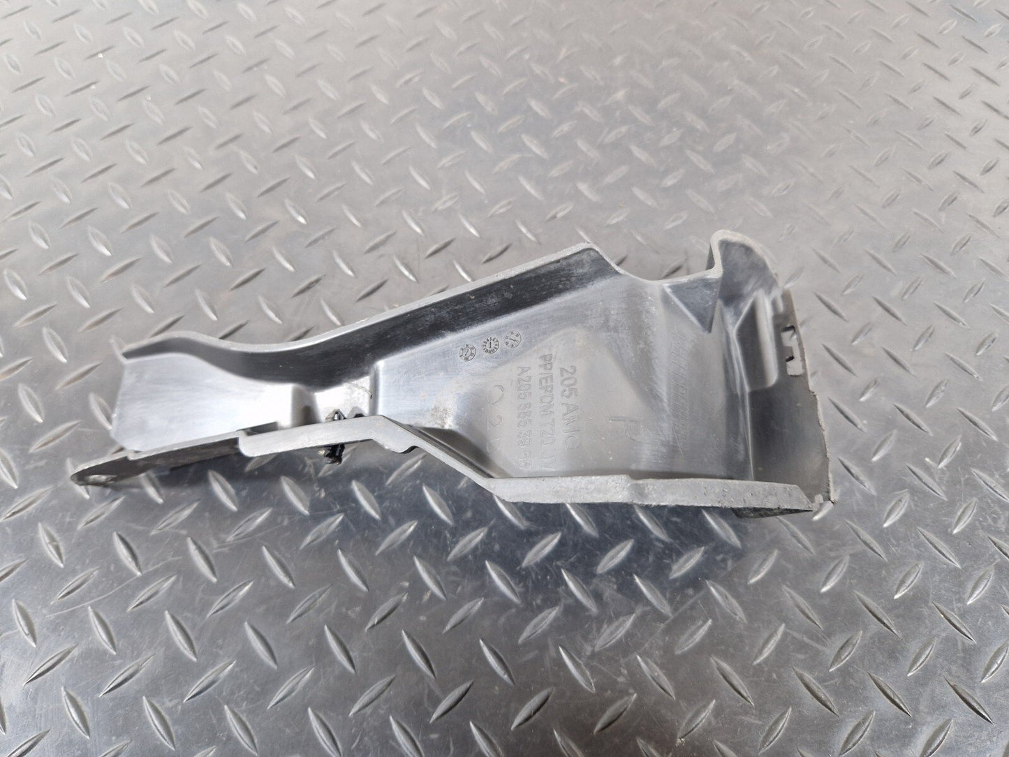 14-21 MERCEDES BENZ C300h W205 FRONT BUMPER MOUNTING BRACKET RIGHT A2058853965