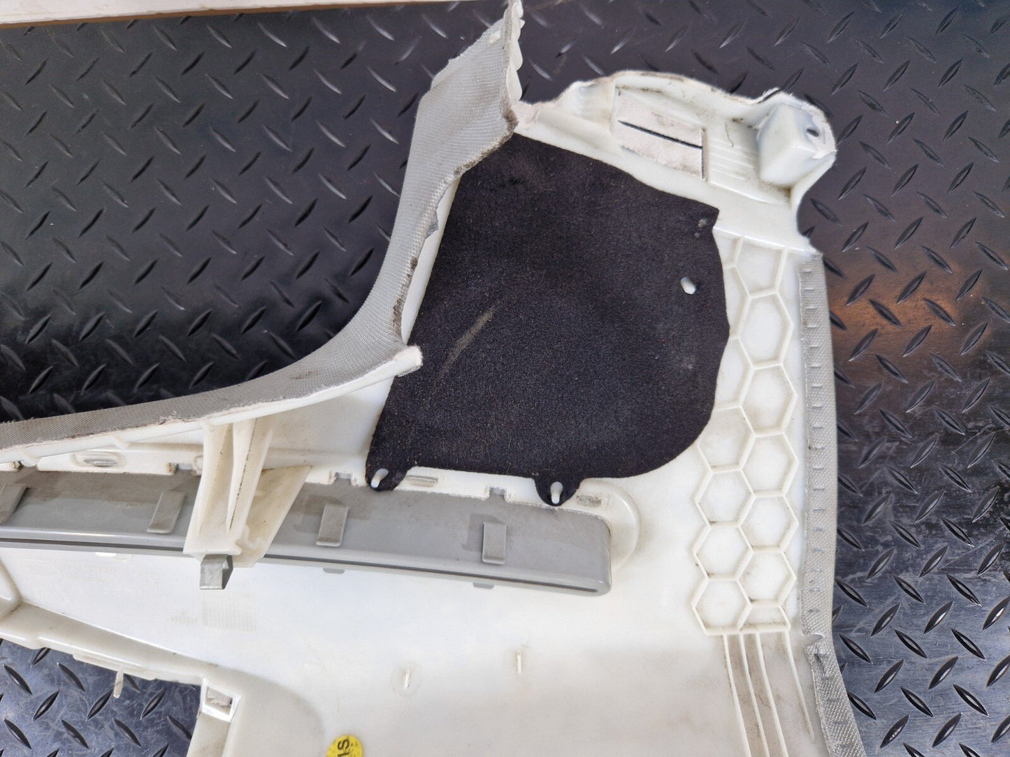 16-19 AUDI A4 B9 AVANT GENUINE REAR RIGHT SIDE D-PILLAR TRIM COVER 8W9867246