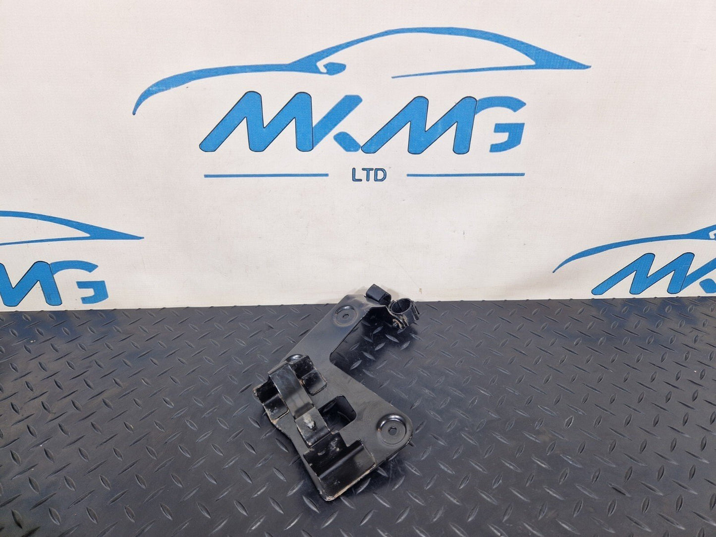 16-19 AUDI A4 B9 S-LINE OEM GENUINE COOLANT PUMP BRACKET 8W0145896C