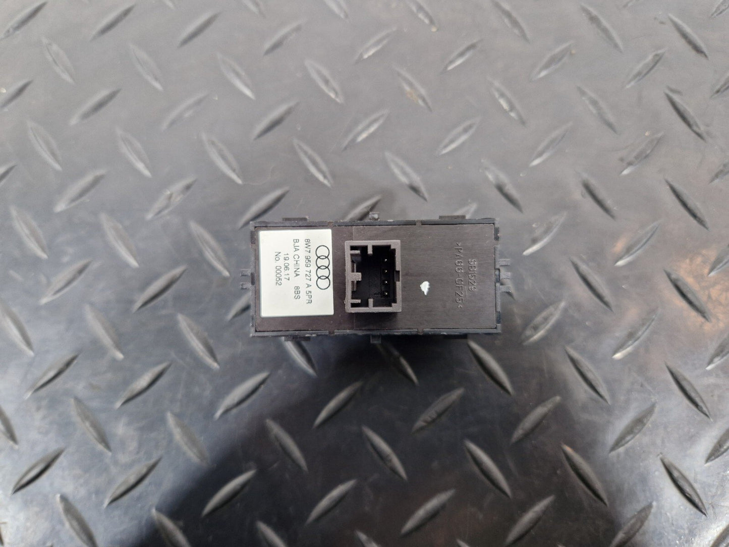 16-24 AUDI A5 F5 GENUINE CONVERTIBLE ROOF SWITCH BUTTON 8W7959727A
