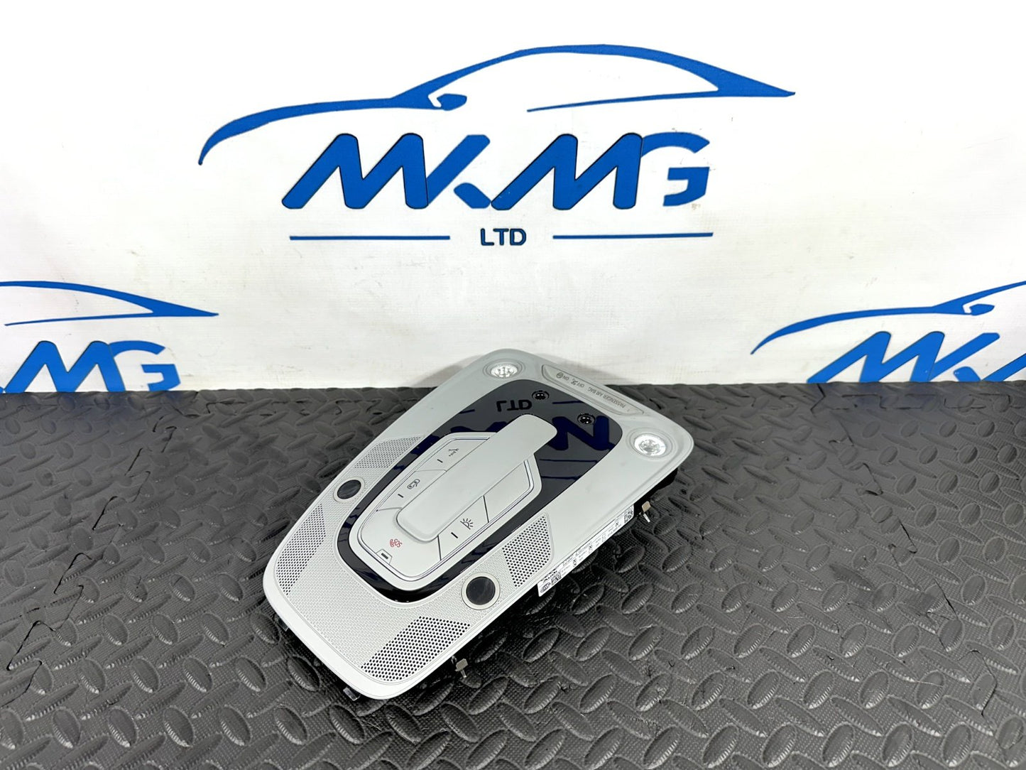 16-19 AUDI A4 B9 AVANT GENUINE LIGHT INTERIOR COURTESY ROOF 8W0947135