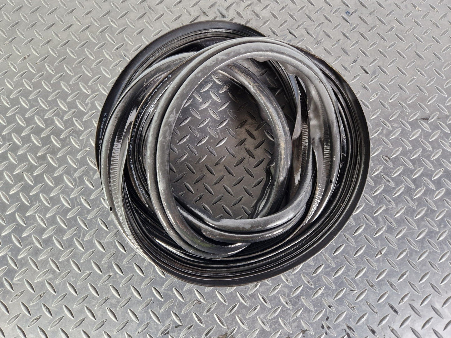 MERCEDES W177 A CLASS BOOT TRUNK LID TAILGATE RUBBER SEAL GASKET A1777402200