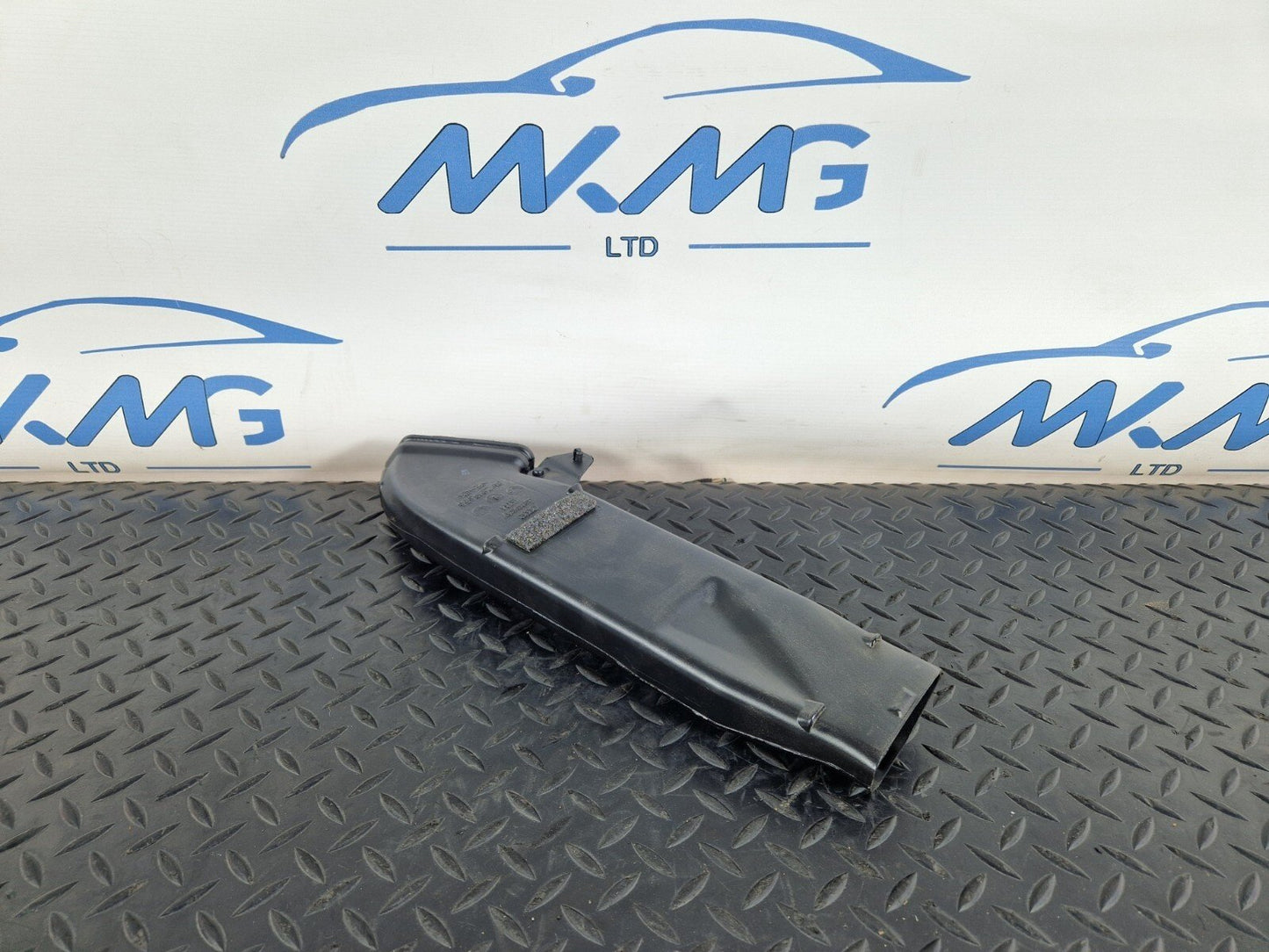 16-19 AUDI A4 AVANT B9 S-LINE RIGHT FRONT DASH VENT AIR CHANNEL 8W2819656