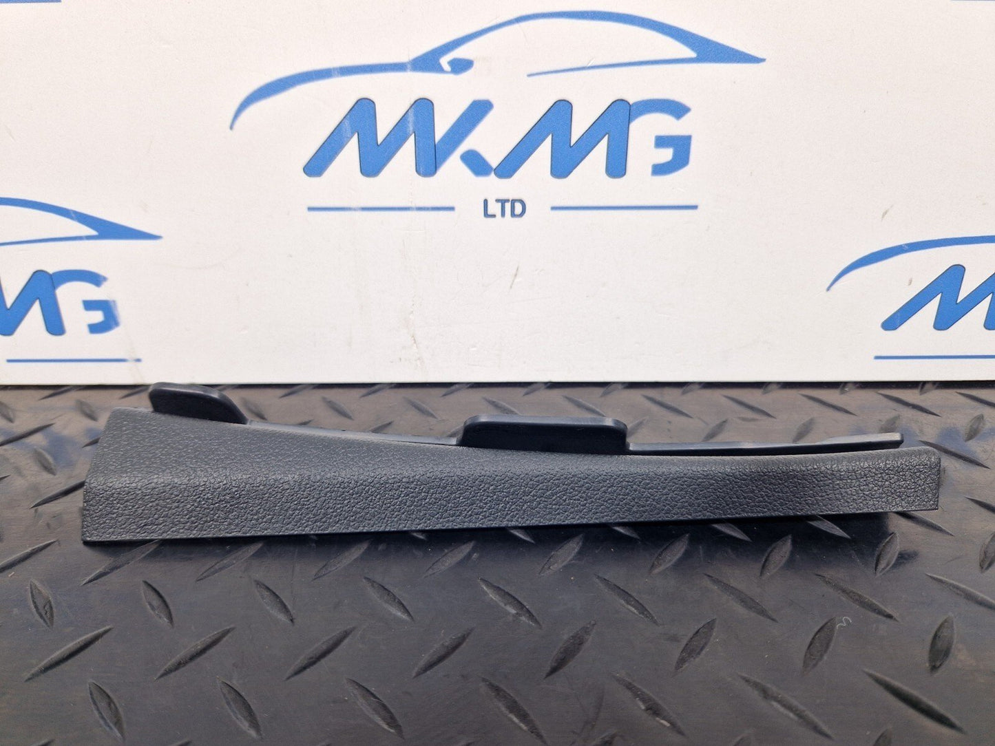 16-19 AUDI A4 B9 GENUINE RIGHT DRIVER SIDE A PILLAR BRACKET 8W0868204