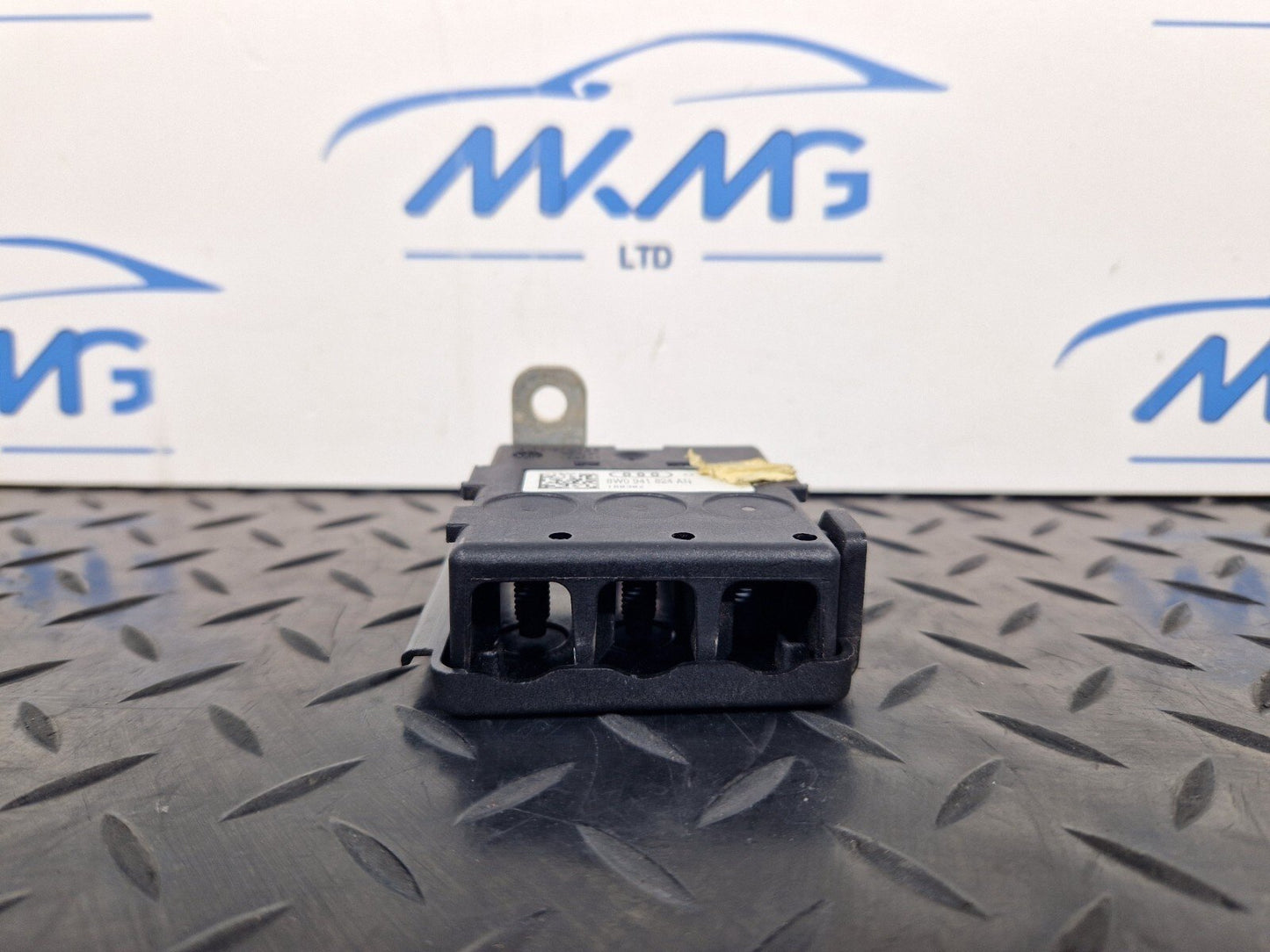 AUDI Unknown Part Type 8W0941824AN