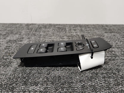 Volvo V40 MK3 (525) Hatchback Front Right O/S Window Control Switch 31376495