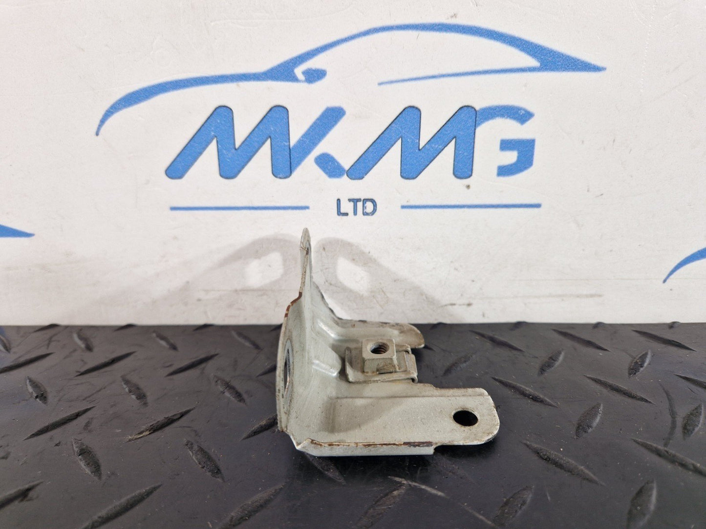 11-18 BMW 6 SERIES F13 LEFT N/S SIDE FENDER WING PANEL MOUNT BRACKET HOLDER