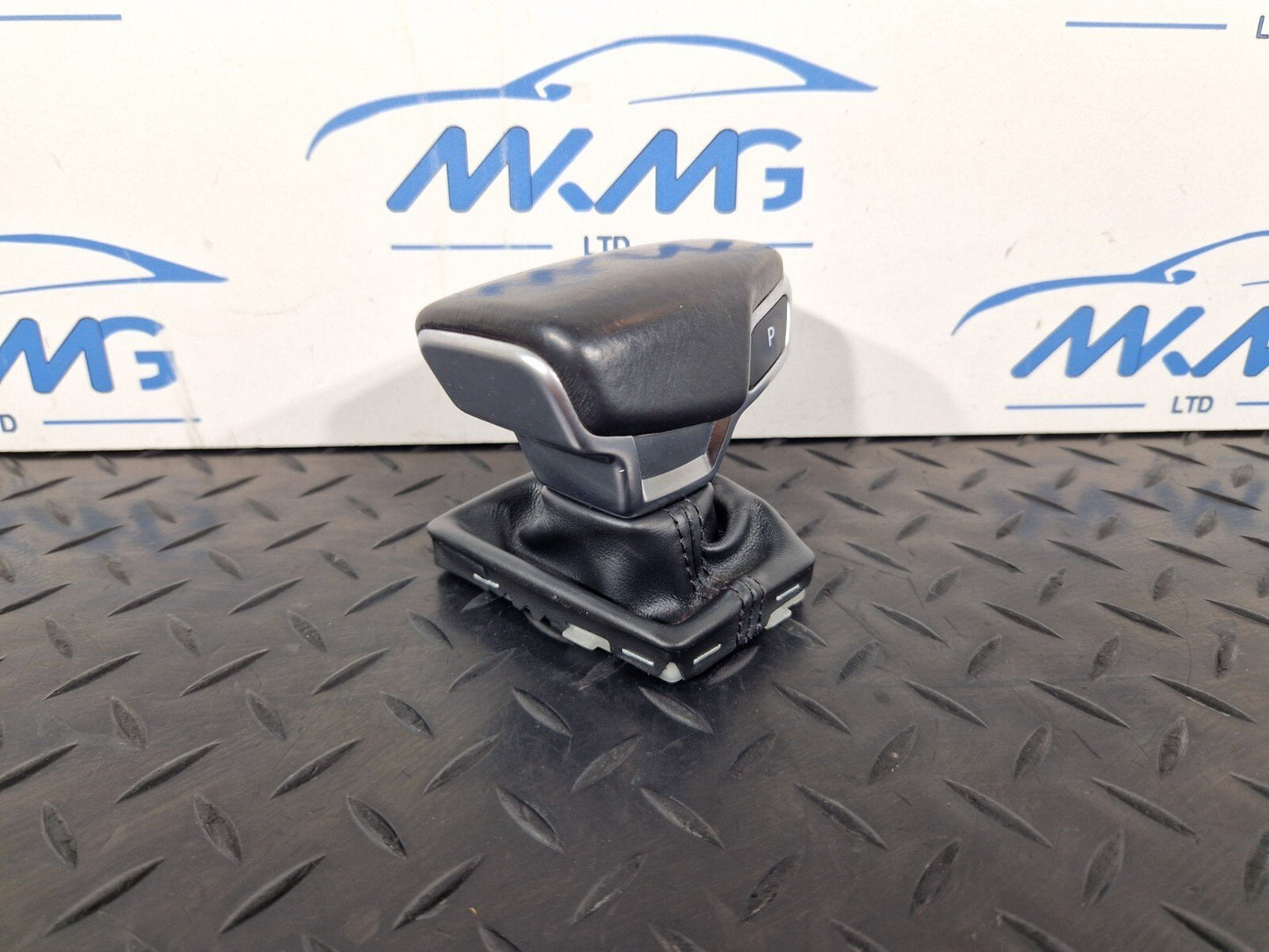 16-19 Audi A4 B9 Genuine Gear Selector Shifting Knob & Leather Gaiter 100000576