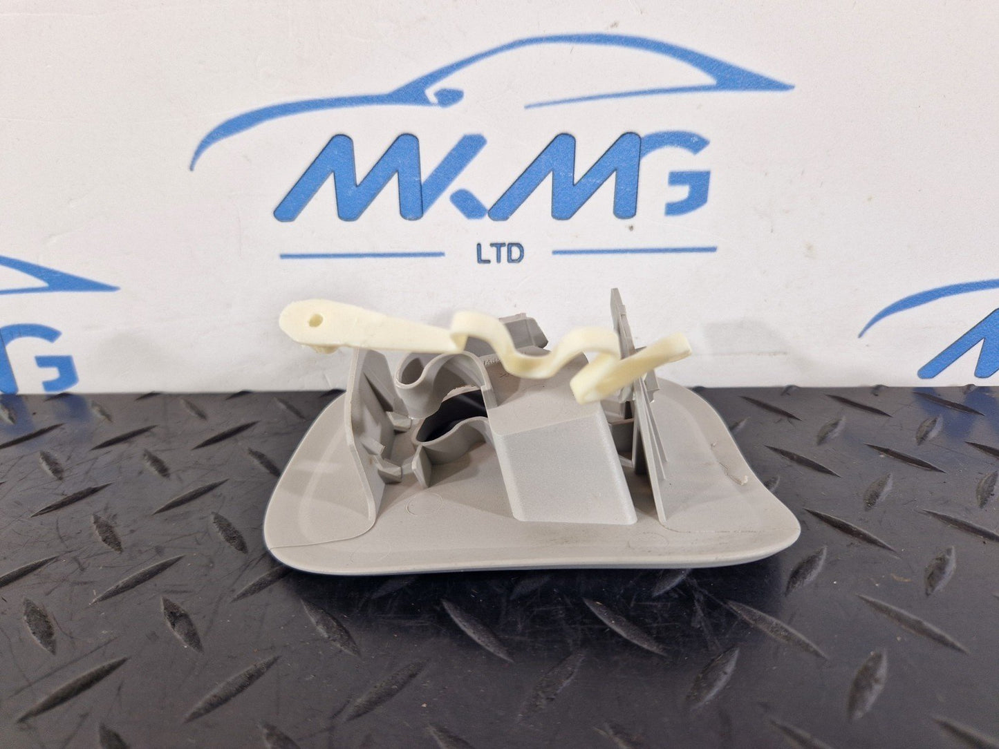 11-19 MERCEDES BENZ ML W166 GENUINE REAR LEFT N/S CLOTHES HANGER A1668100531