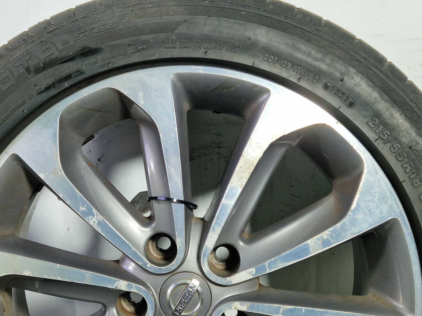 2012 Nissan Qashqai+2 MK1 FL (J10) - Alloy Wheel with Tyre