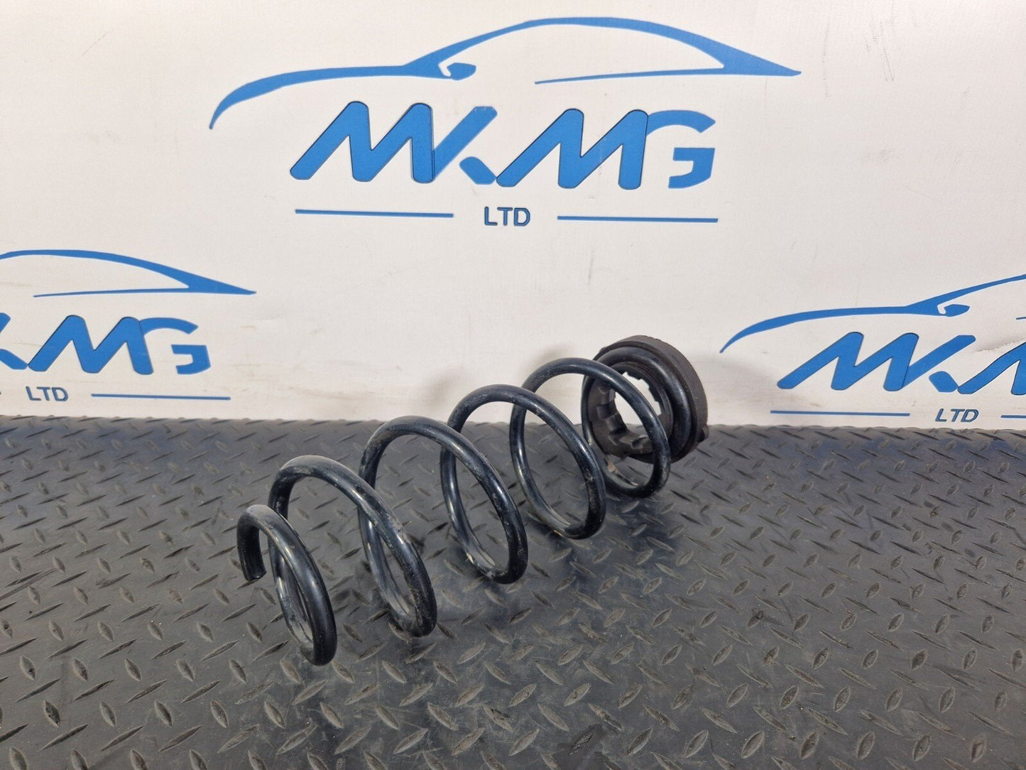 18-ON MERCEDES BENZ A CLASS W177 REAR LEFT SIDE SUSPENSION COIL SPRING X1