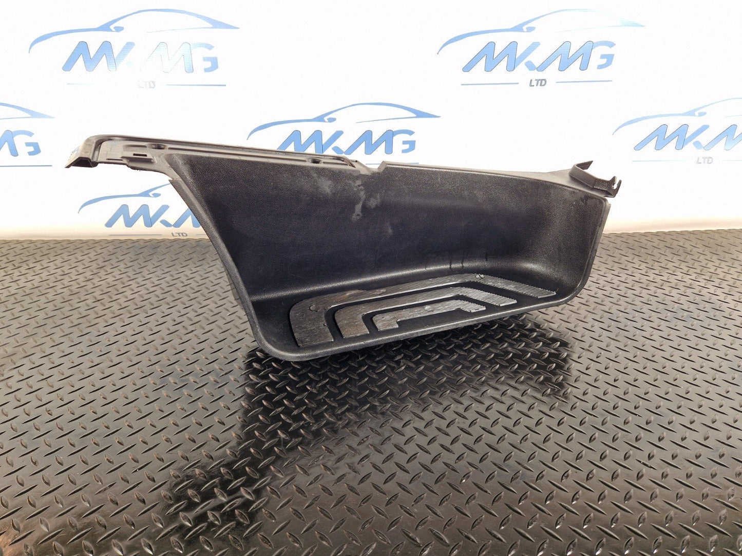 18-ON MERCEDES BENZ SPRINTER W907 SIDE STEP TRIM LEFT SIDE A9106860100