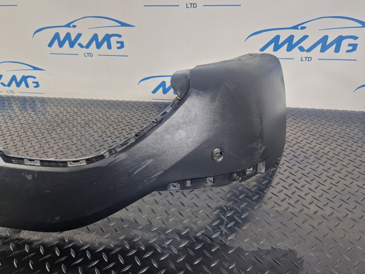 16-22 BMW X1 F48 GENUINE REAR BUMPER IN BLACK 73552713