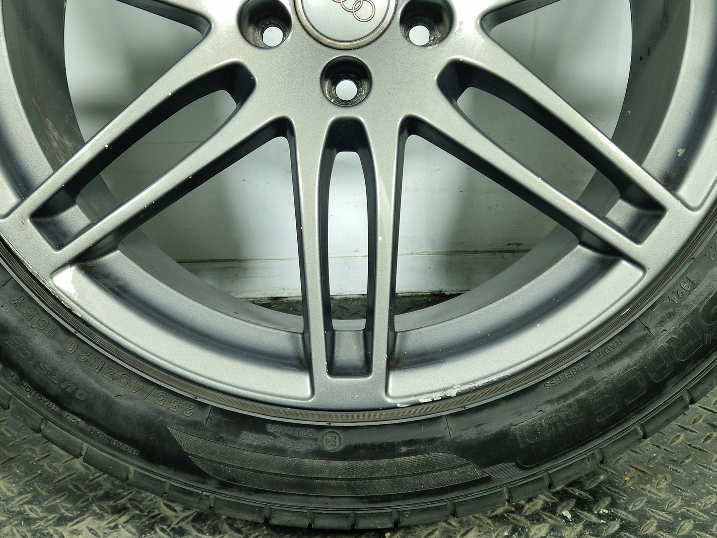 Audi Q5 20" Alloy Wheel with Tyre 4mm 255/45/20 8R0601025R