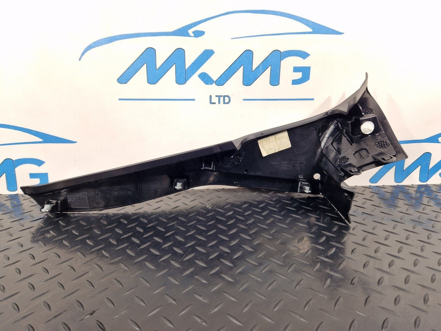 12-18 BMW 4 SERIES F36 M-SPORT REAR TAILGATE UPPER RIGHT SIDE COVERING 7337196