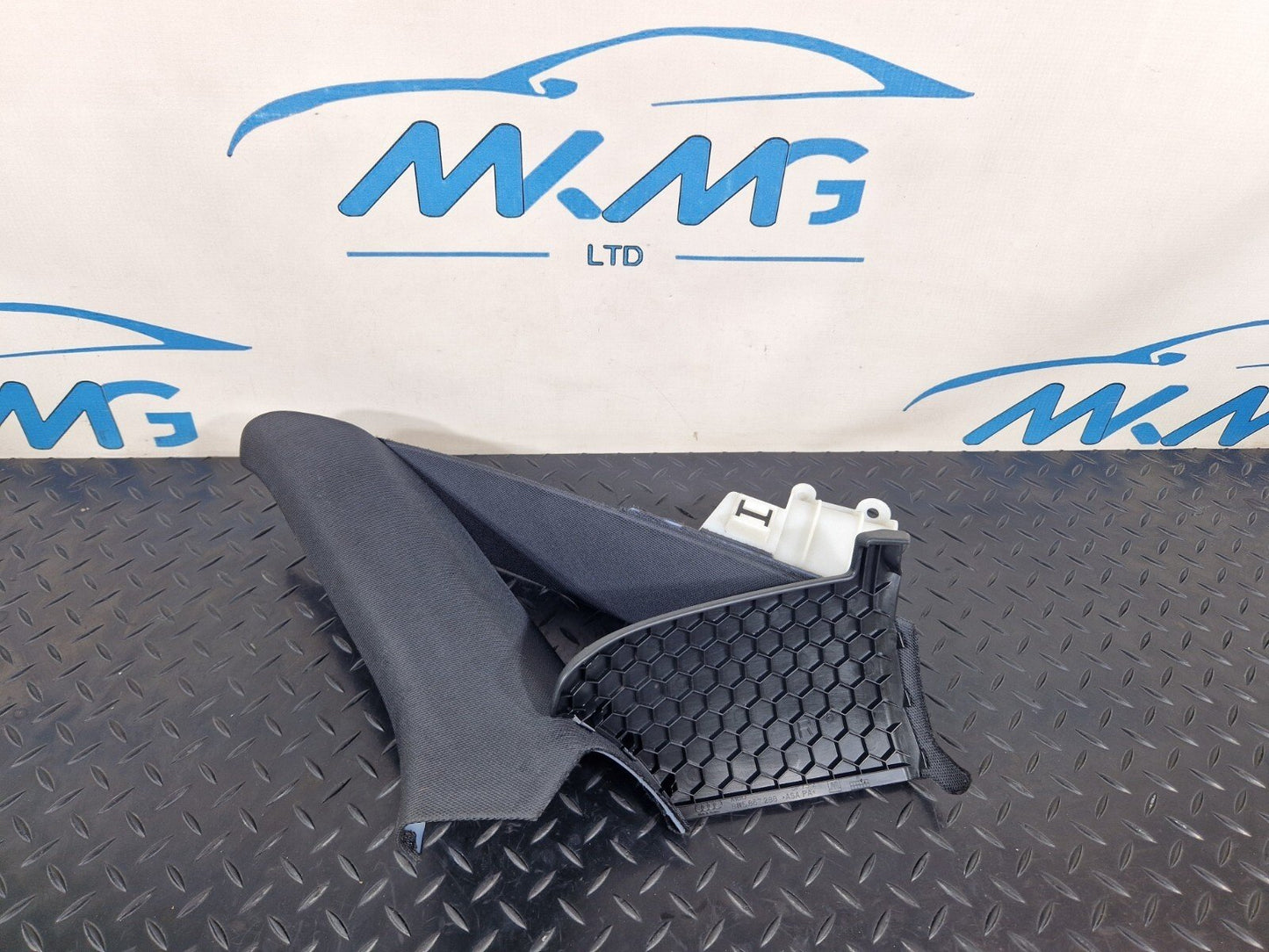 16-19 AUDI A4 B9 S-LINE GENUINE REAR RIGHT OSR C-PILLAR TRIM 8W5867288