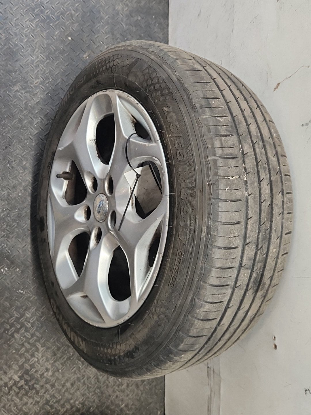 Ford C-Max MK1 FL (C214) 16" Alloy Wheel with Tyre 205/55/16 ~6mm 7M5J-AA