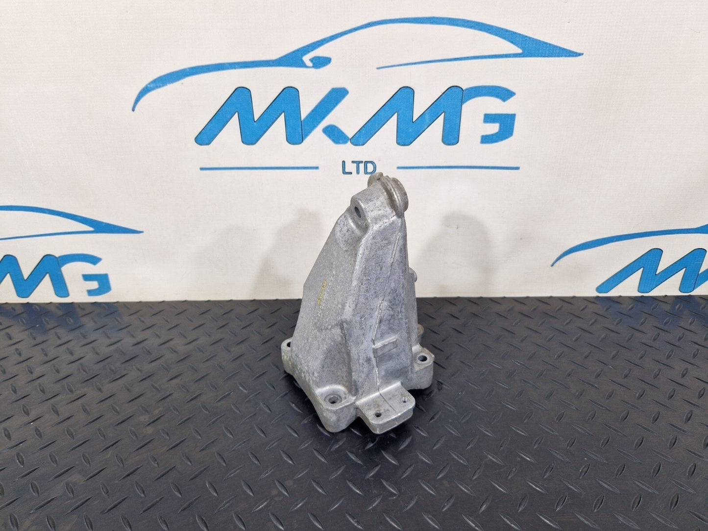 14-21 MERCEDES BENZ C200 W205 RIGHT ENGINE CARRIER MOUNT A2742231004