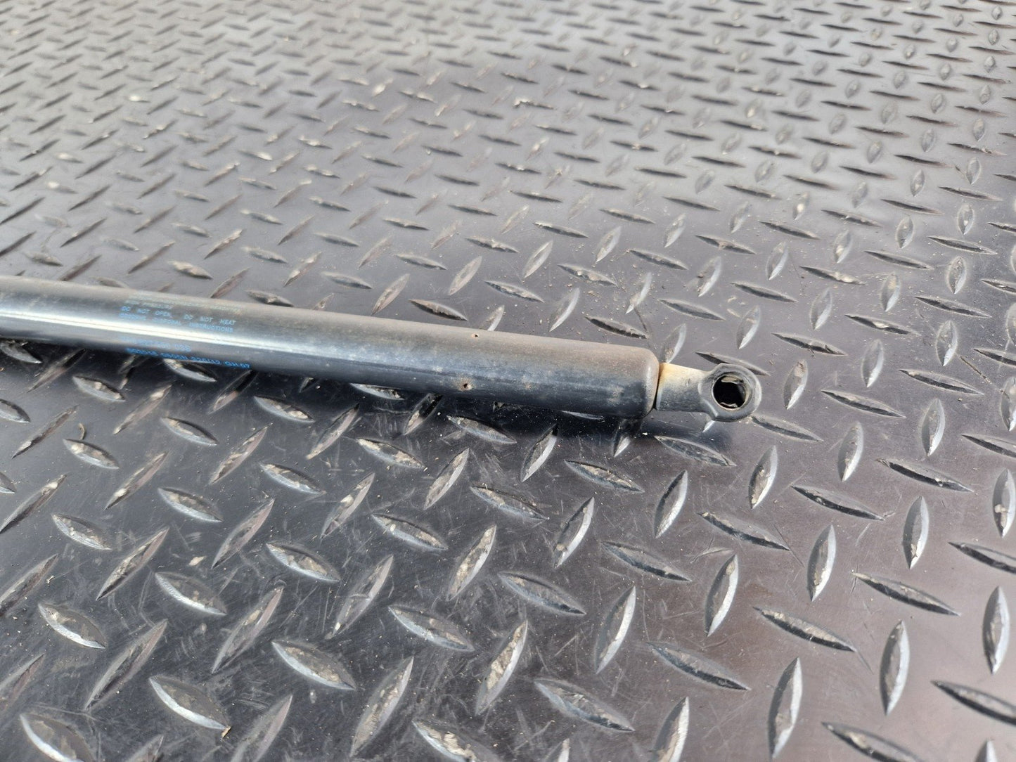 10-18 VW TOUAREG 7P GENUINE REAR TAILGATE SUPPORT GAS STRUT 7P6827550