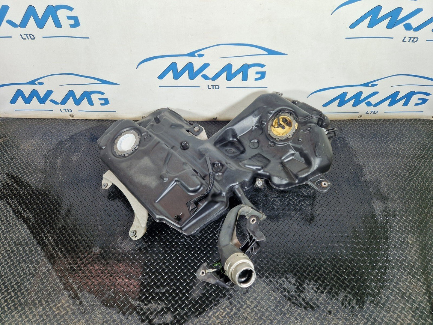 15-18 AUDI A7 4G OEM FUEL TANK 4GX201021