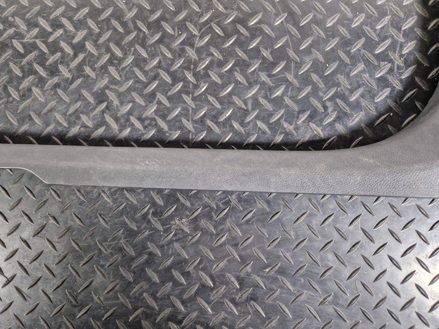 14-21 MERCEDES BENZ W205 LEFT PASSENGER SIDE INNER SILL TRIM COVER A2056860536