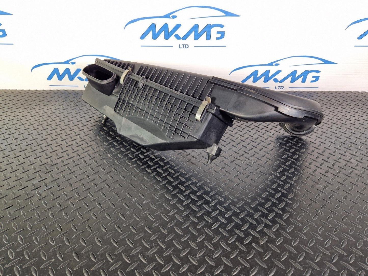 14-21 MERCEDES BENZ C200d W205 OEM AIR FILTER CLEANER BOX A6260900301
