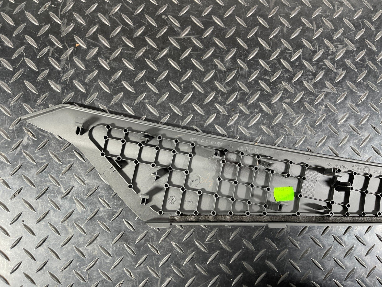 16-23 AUDI A5 F5 GENUINE LEFT PASSENGER SIDE CENTRE CONSOLE TRIM COVER 8W2863305