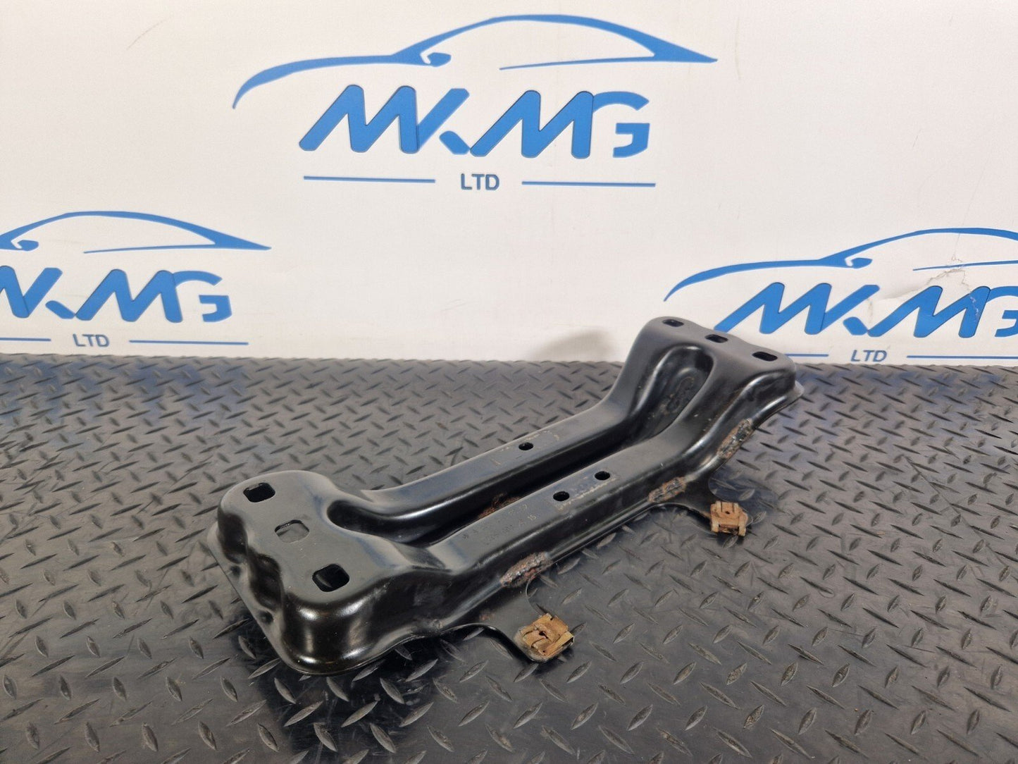 14-21 MERCEDES BENZ C300h W205 GEARBOX MOUNT BRACKET A2052400802