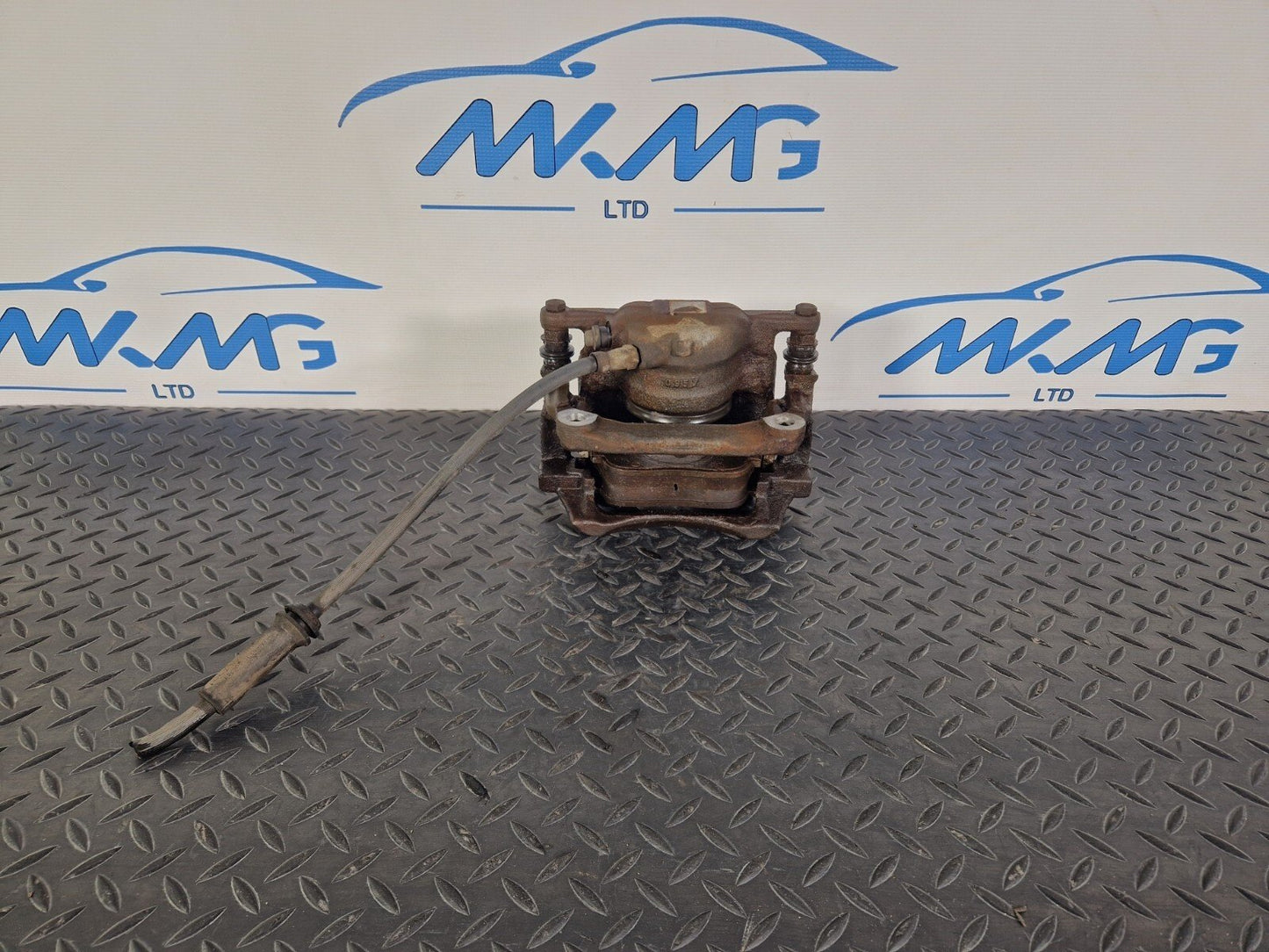 14-20 MERCEDES BENZ GLA 200 X156 GENUINE FRONT LEFT N/S BRAKE CALIPER A000421678