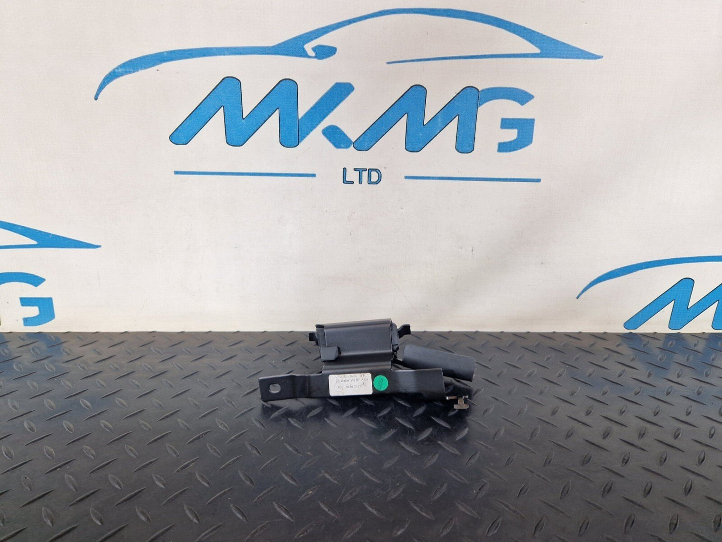 14-21 MERCEDES BENZ C300h W205 OEM PARCEL SHELF LOAD BRACKET A2058605600
