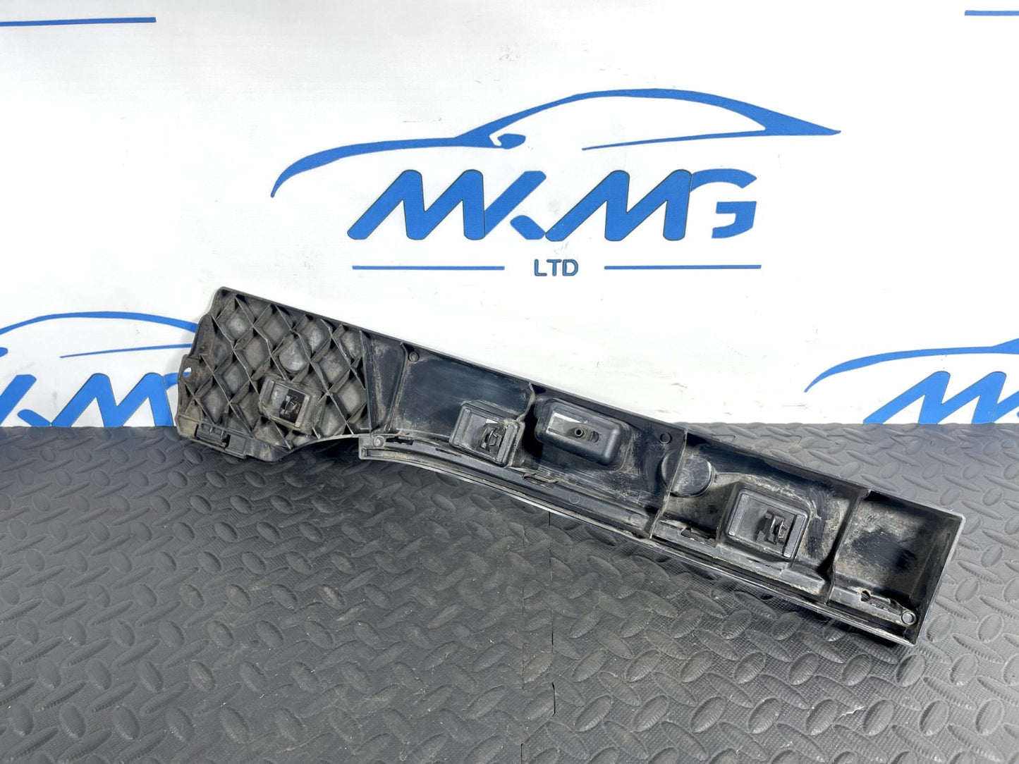 14-21 BMW 2 SERIES GRAN TOURER GENUINE F46 REAR RIGHT SIDE SKIRT BRACKET 7318862