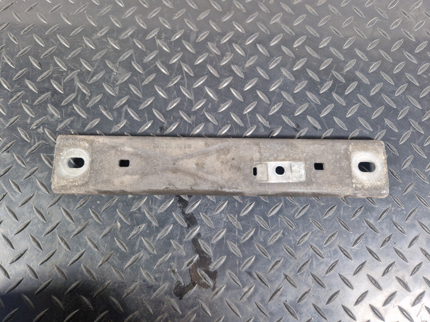 18-ON MERCEDES BENZ A CLASS W177 EXHAUST HOLDER BRACKET A2474921400