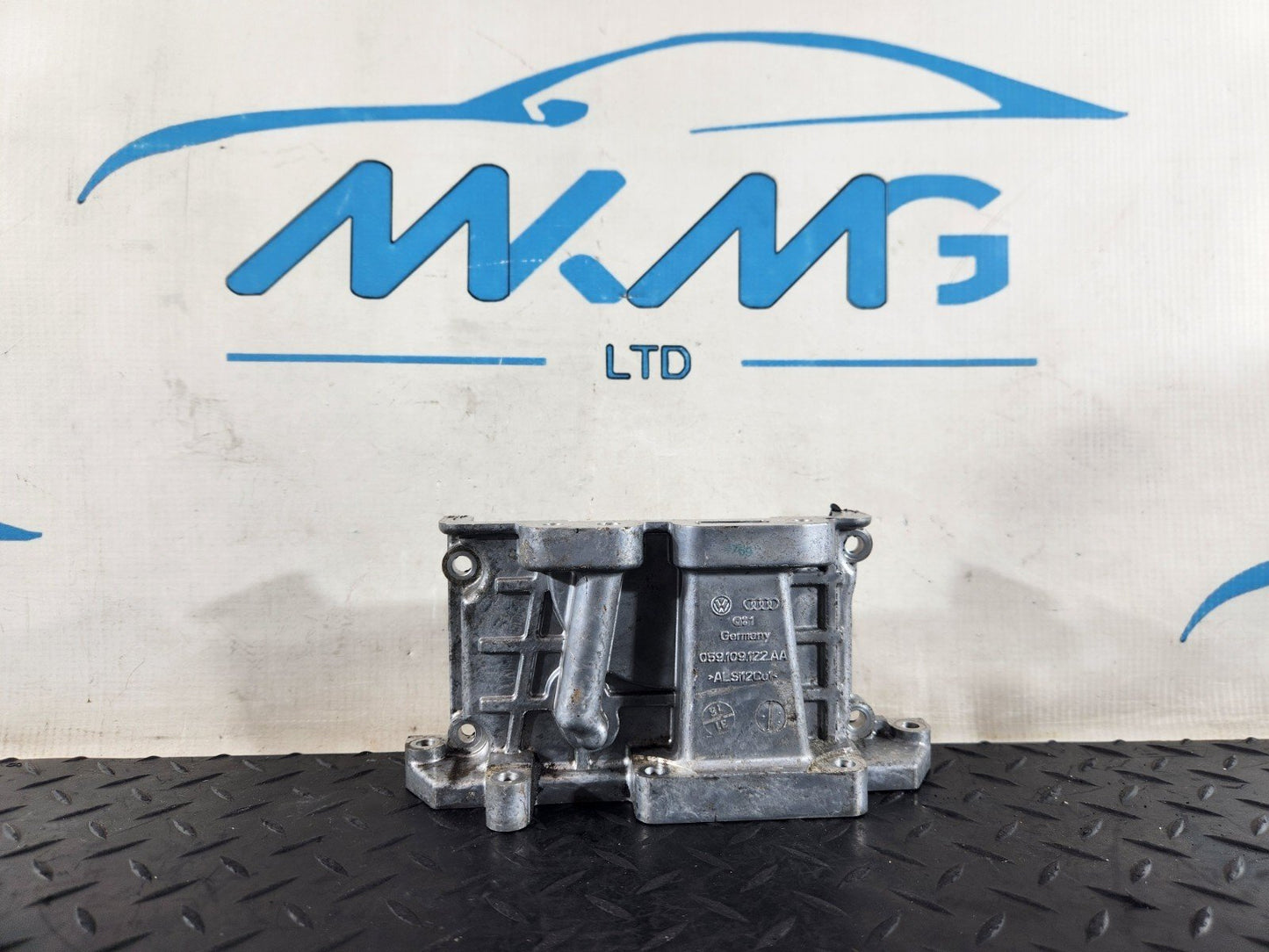 16-20 AUDI Q7 4M CRTC 3.0 TDI DIESEL  CYLINDER HEAD END PLATE 059109122AA